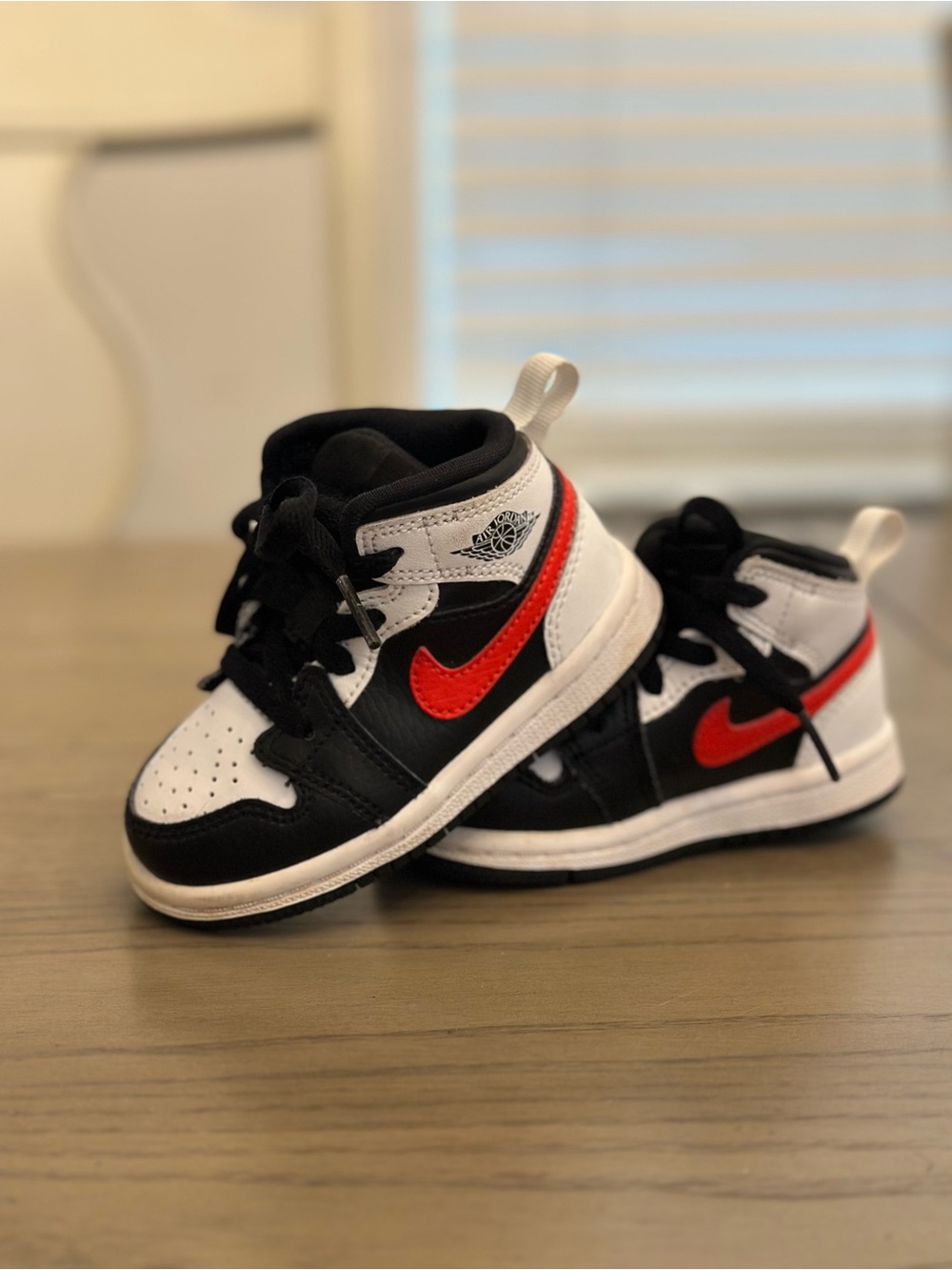 Air Jordan 1 Mid Chile Red Kids Sneakers 5C/toddler